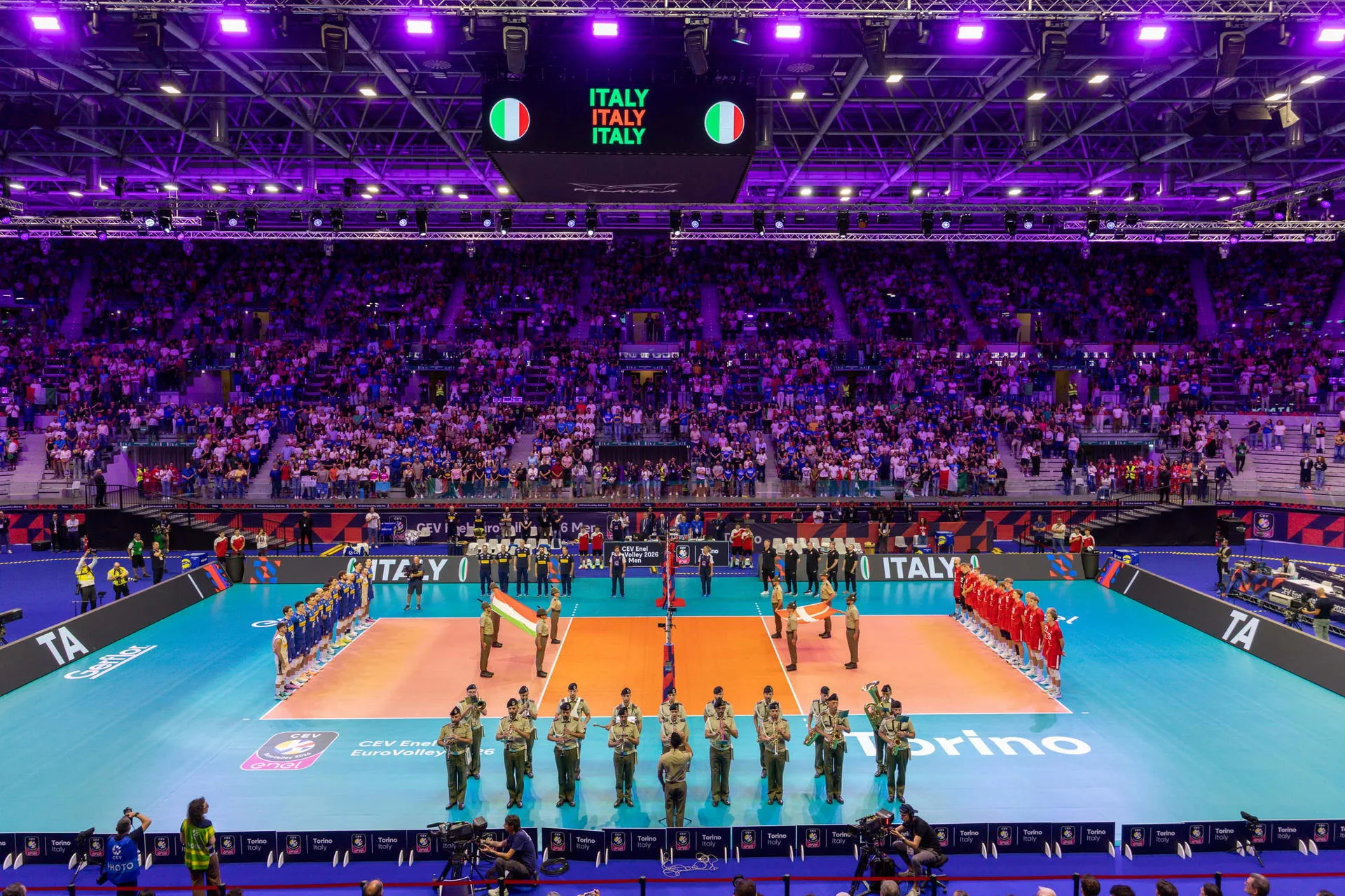 Italia e Danimarca schierate al PalaVela di Torino prima dellottavo di EuroVolley 2026