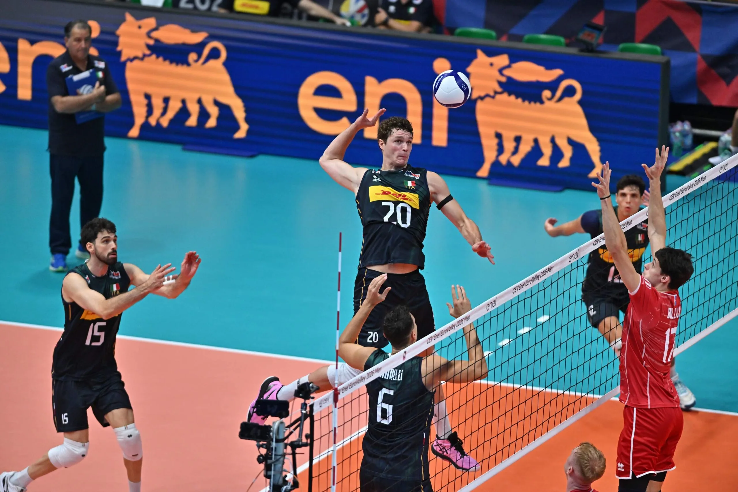 Pardo Mati in attacco durante Italia Slovacchia agli Europei maschili di volley 2026
