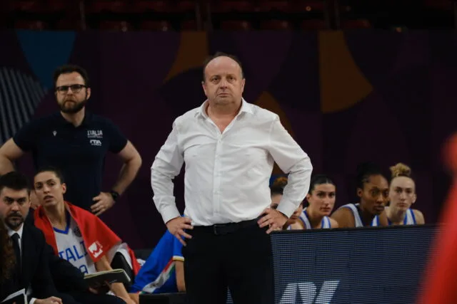 Andrea Capobianco e la panchina dell Italia femminile