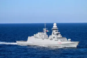 Fregata italiana Carlo Margottini in navigazione