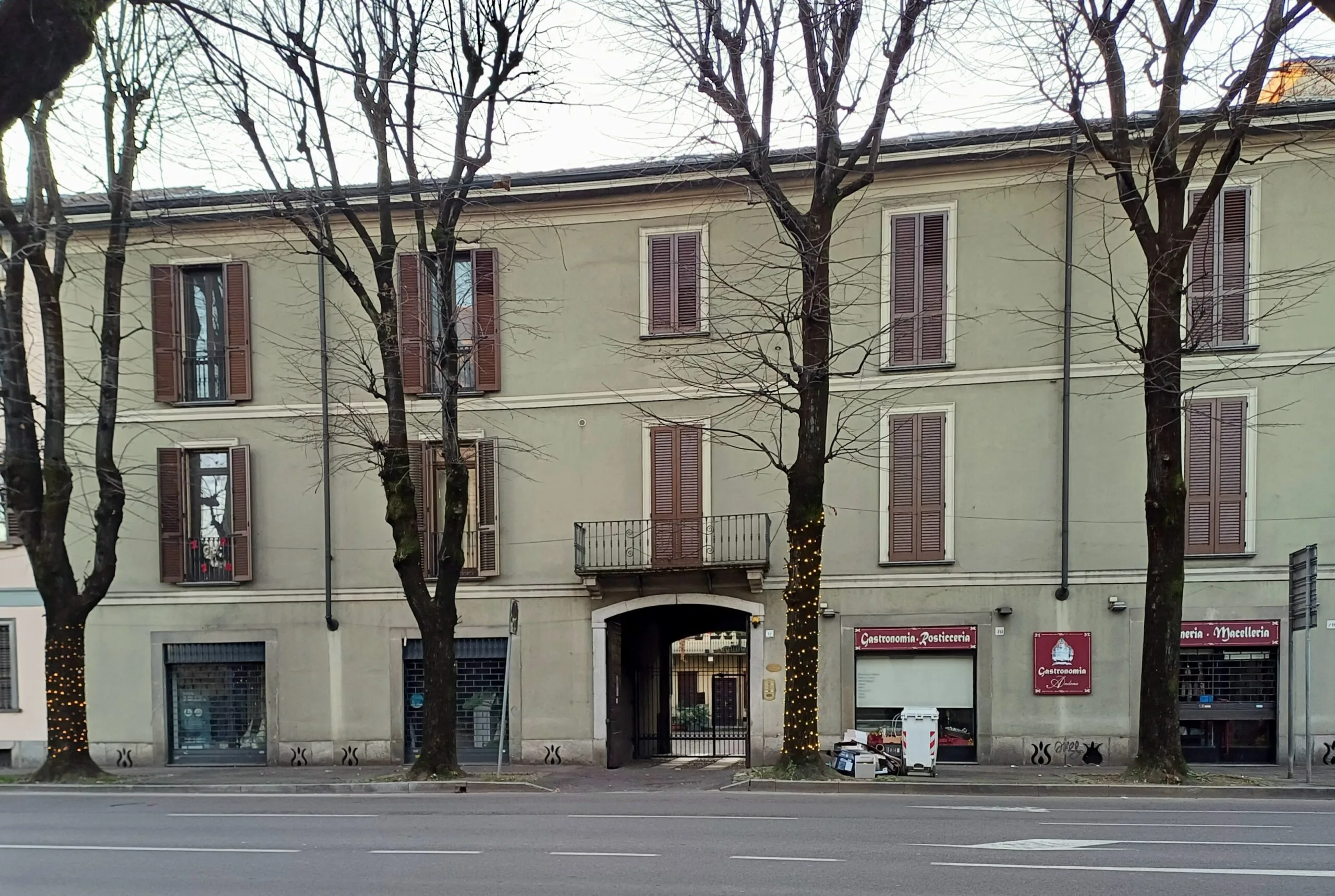 Edificio residenziale e commerciale a Lodi