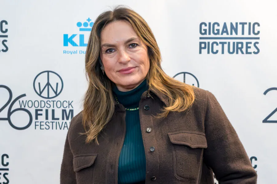 Mariska Hargitay, conduttrice degli Emmy 2026