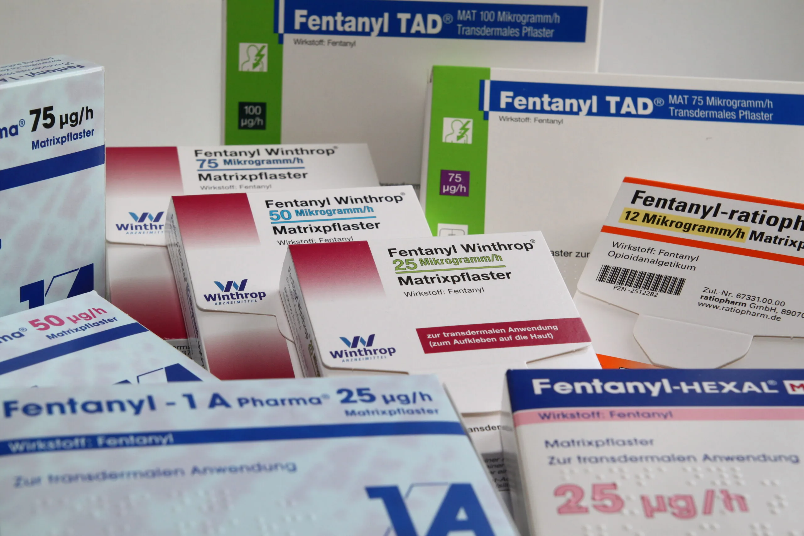 Confezioni di farmaci a base di fentanyl in diversi dosaggi