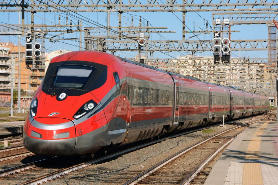 Frecciarossa 1000 sui binari della stazione Roma Tiburtina