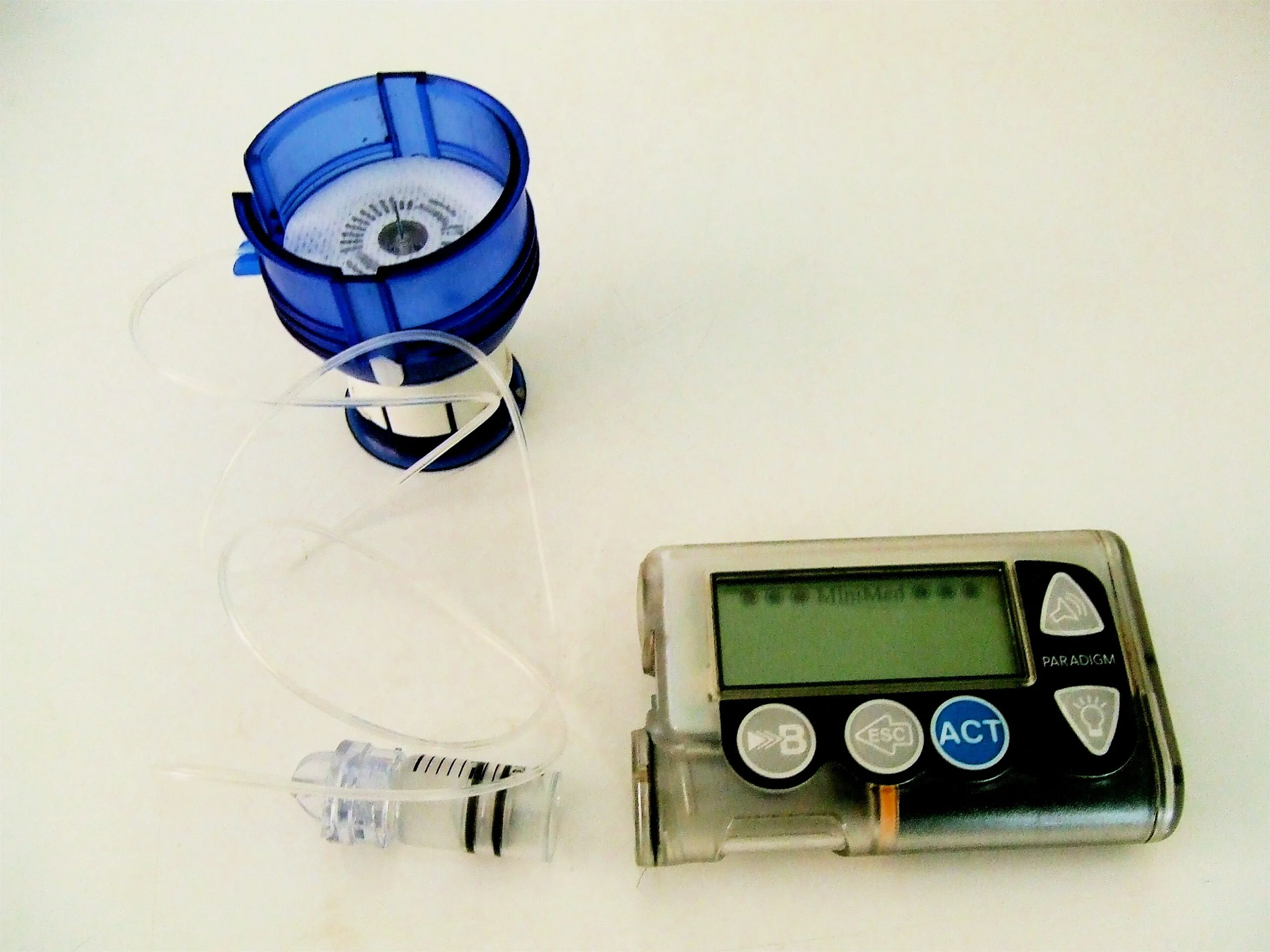 Microinfusore di insulina con set infusionale per diabete di tipo 1