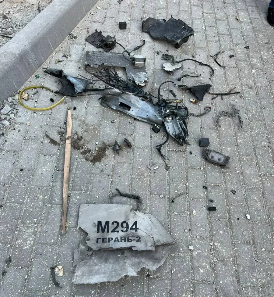 Rottami di un drone russo Geran-2 dopo un attacco a Kiev