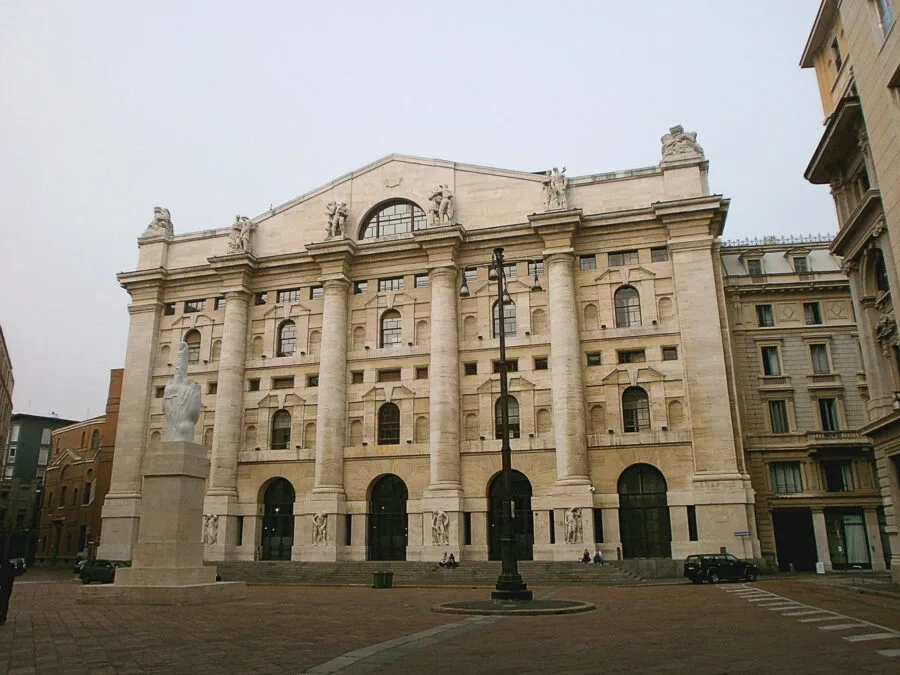 Palazzo Mezzanotte sede della Borsa Italiana a Milano