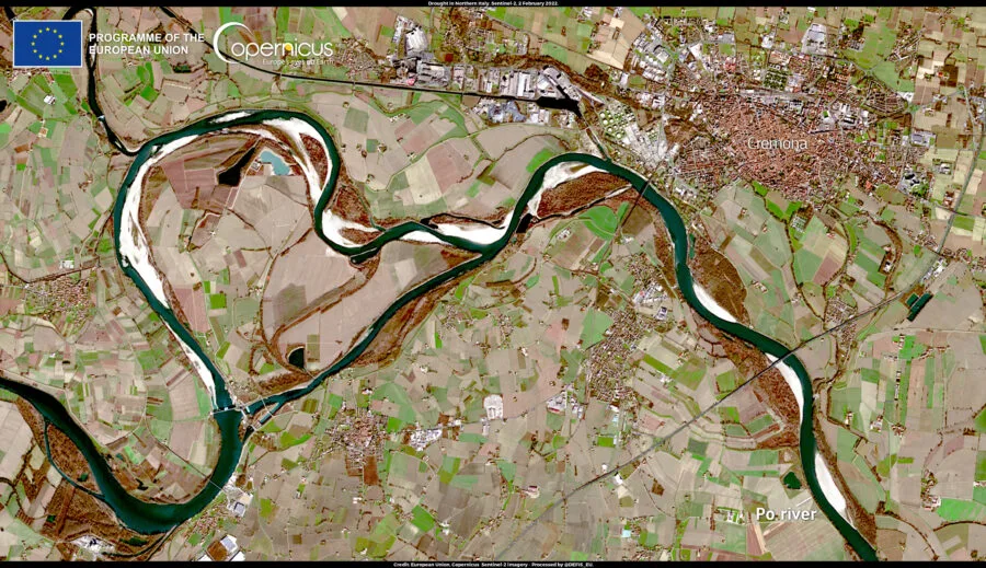 Immagine satellitare Copernicus del Po vicino a Cremona in condizioni di siccità