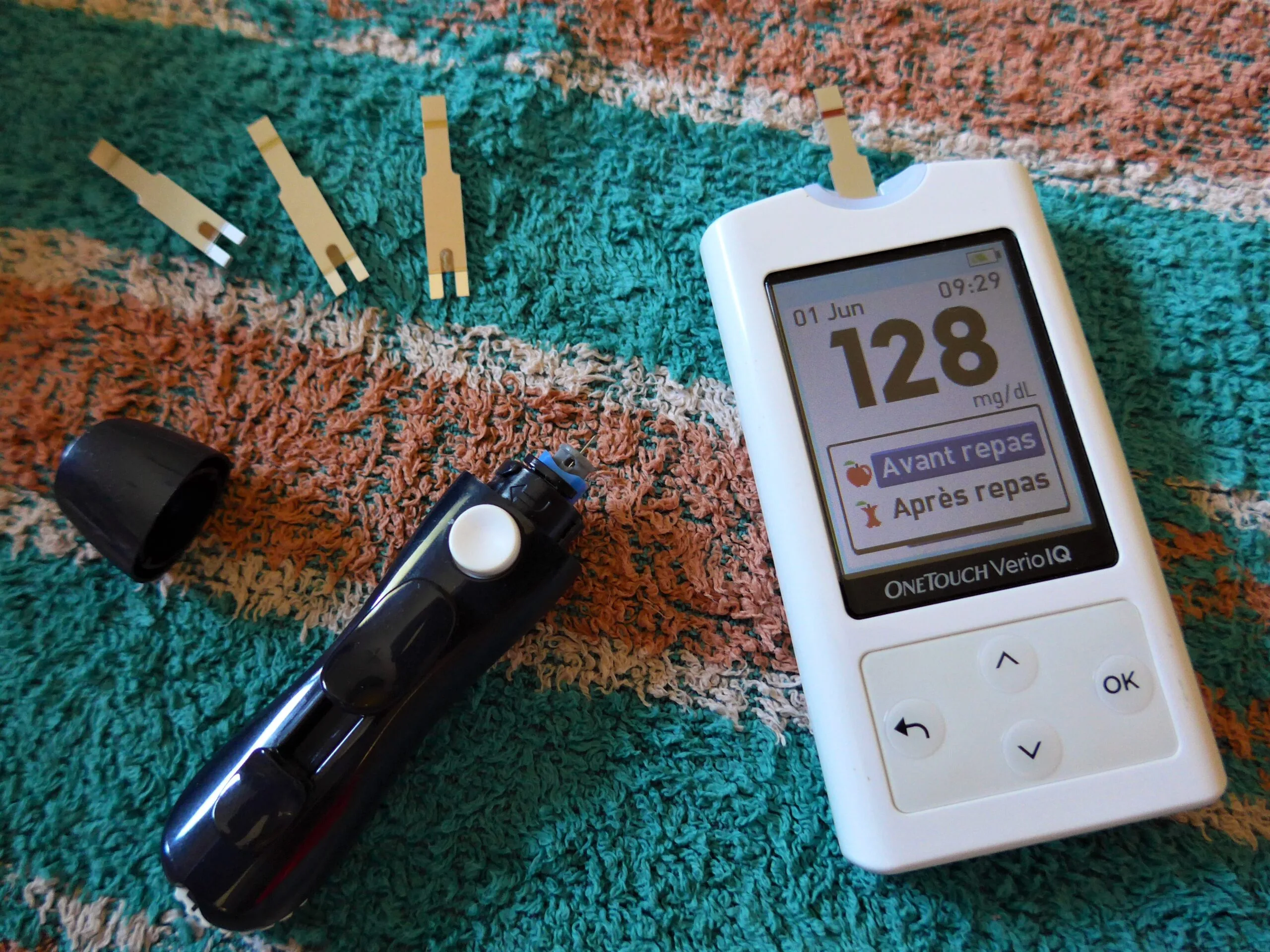 Glucometro con strisce reattive per il controllo della glicemia nel diabete