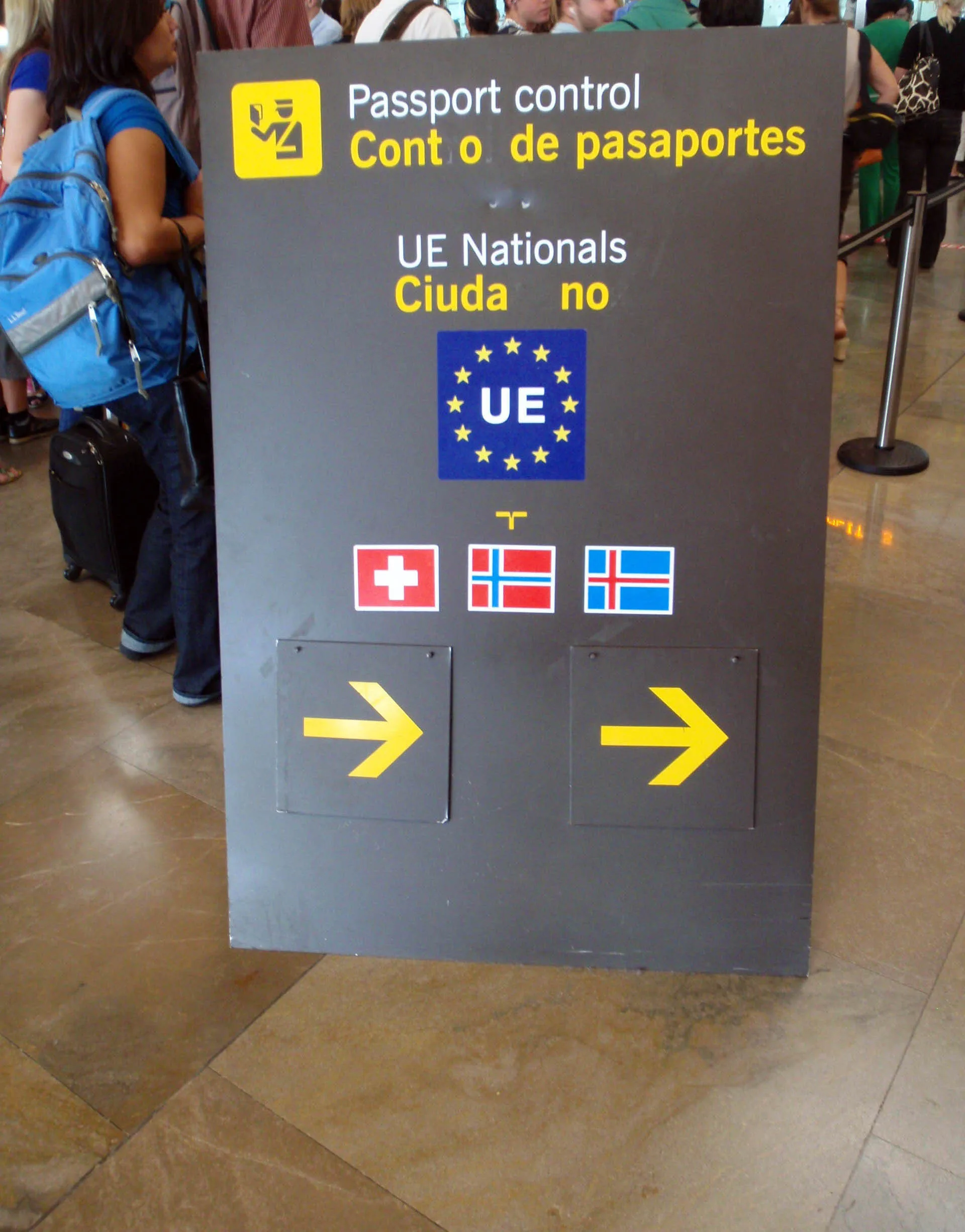 Area controllo passaporti all'aeroporto di Madrid-Barajas