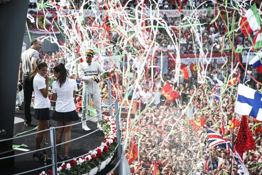 Podio e folla al Gran Premio d'Italia di Formula 1 a Monza