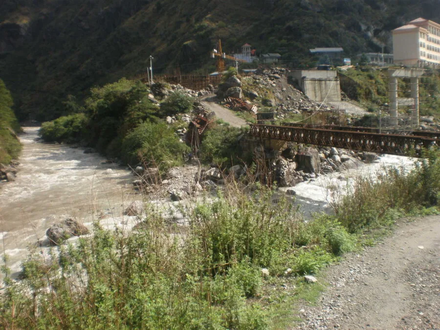 Fiumi Bhotekoshi e Trishuli nell'area di Rasuwa al confine Nepal-Cina