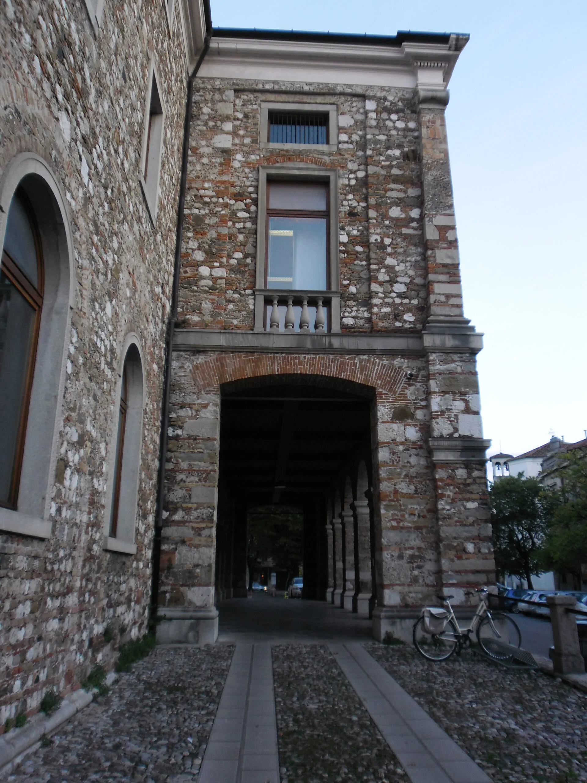Ingresso del Tribunale di Udine visto dall'esterno