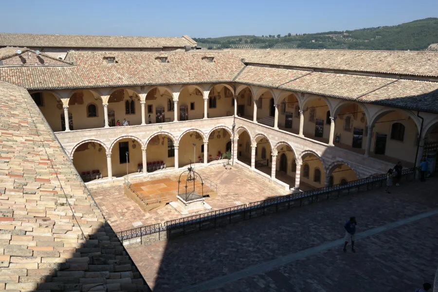 Chiostro della Basilica di San Francesco ad Assisi