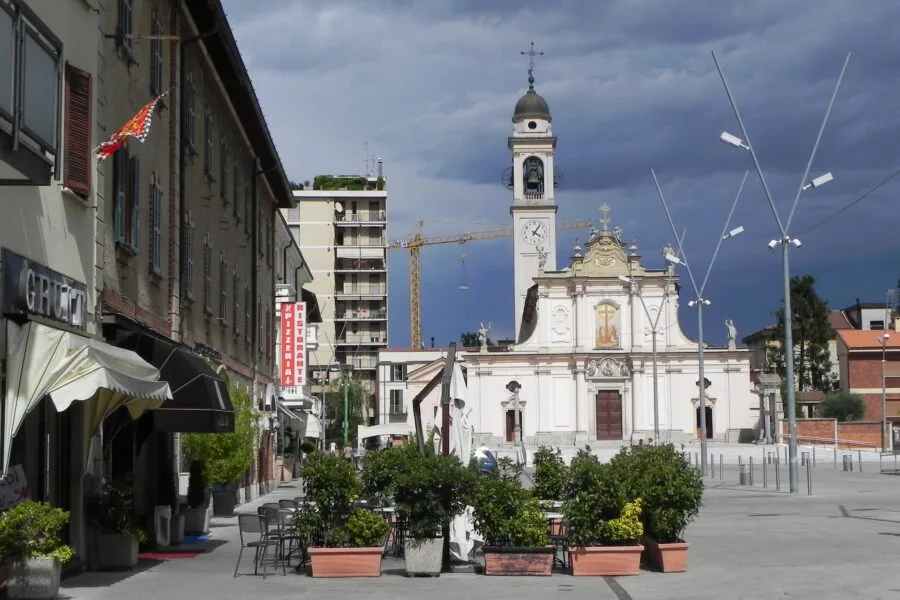 Piazza Gramsci a Cinisello Balsamo, città in cui è stato trovato il neonato