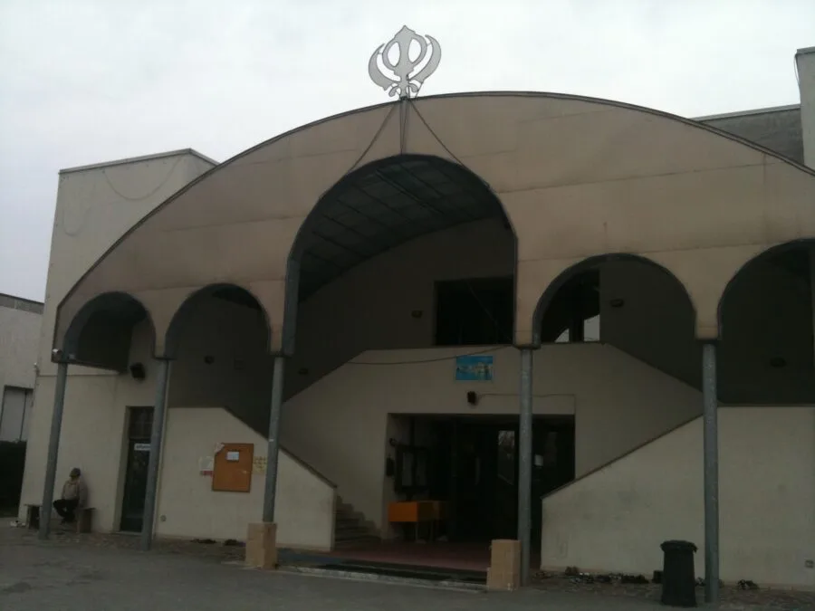 Ingresso del Gurdwara Singh Sabha nel Reggiano