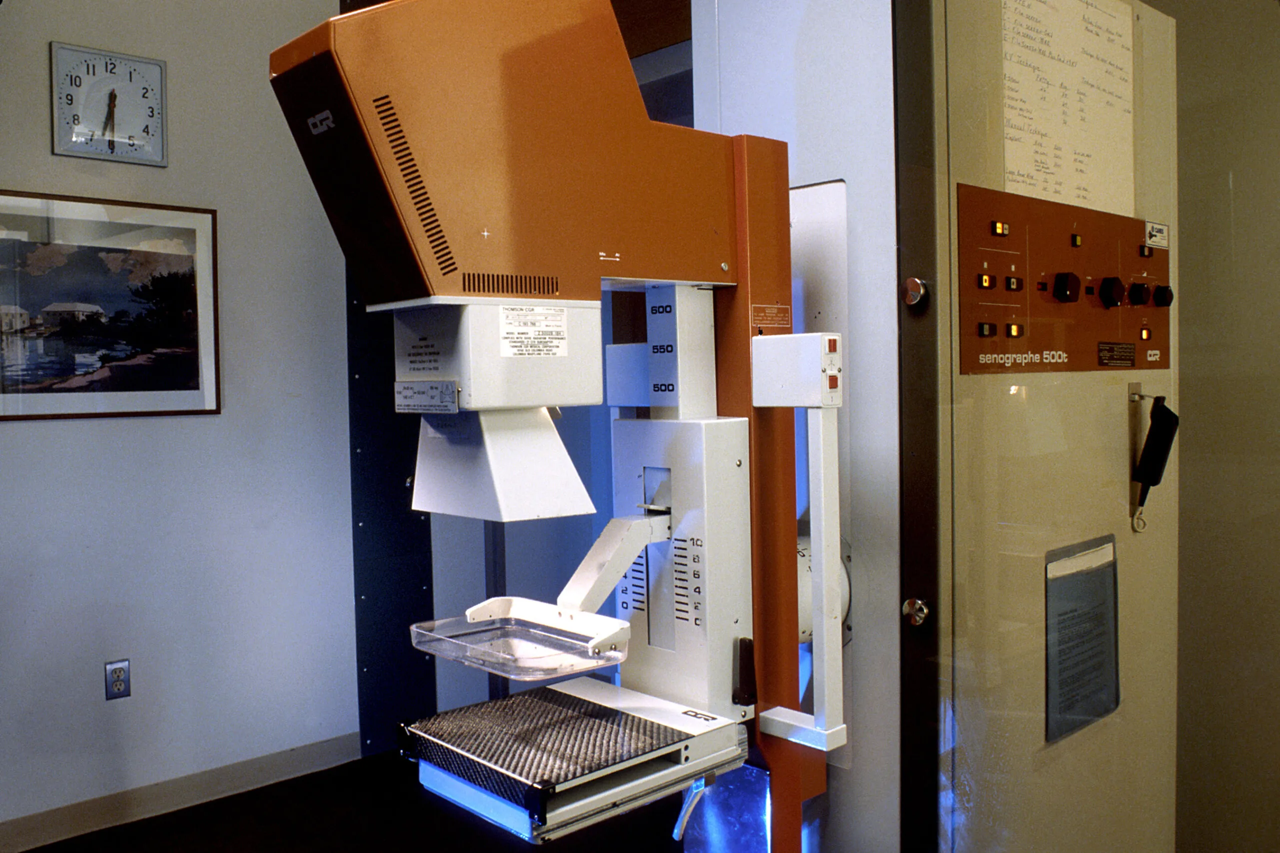 Mammografo per screening del tumore al seno
