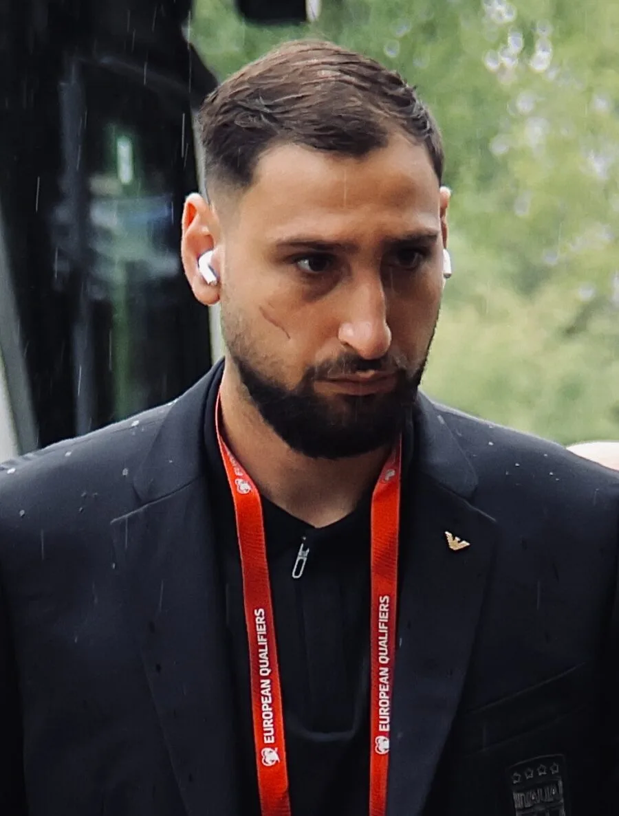 Gianluigi Donnarumma con la delegazione della Nazionale italiana