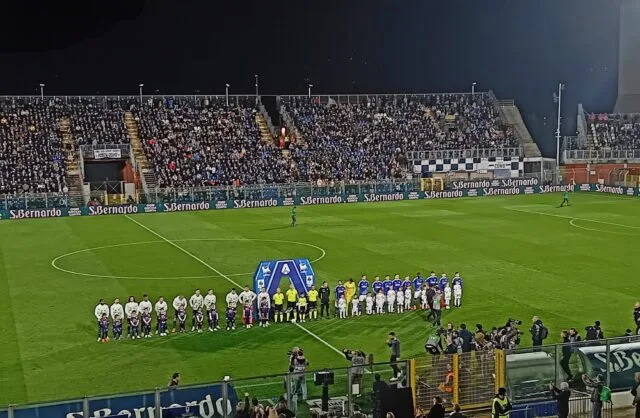 Squadre in campo in una partita di Serie A con la Lazio: foto Fra Casa, Wikimedia Commons, licenza CC0.
