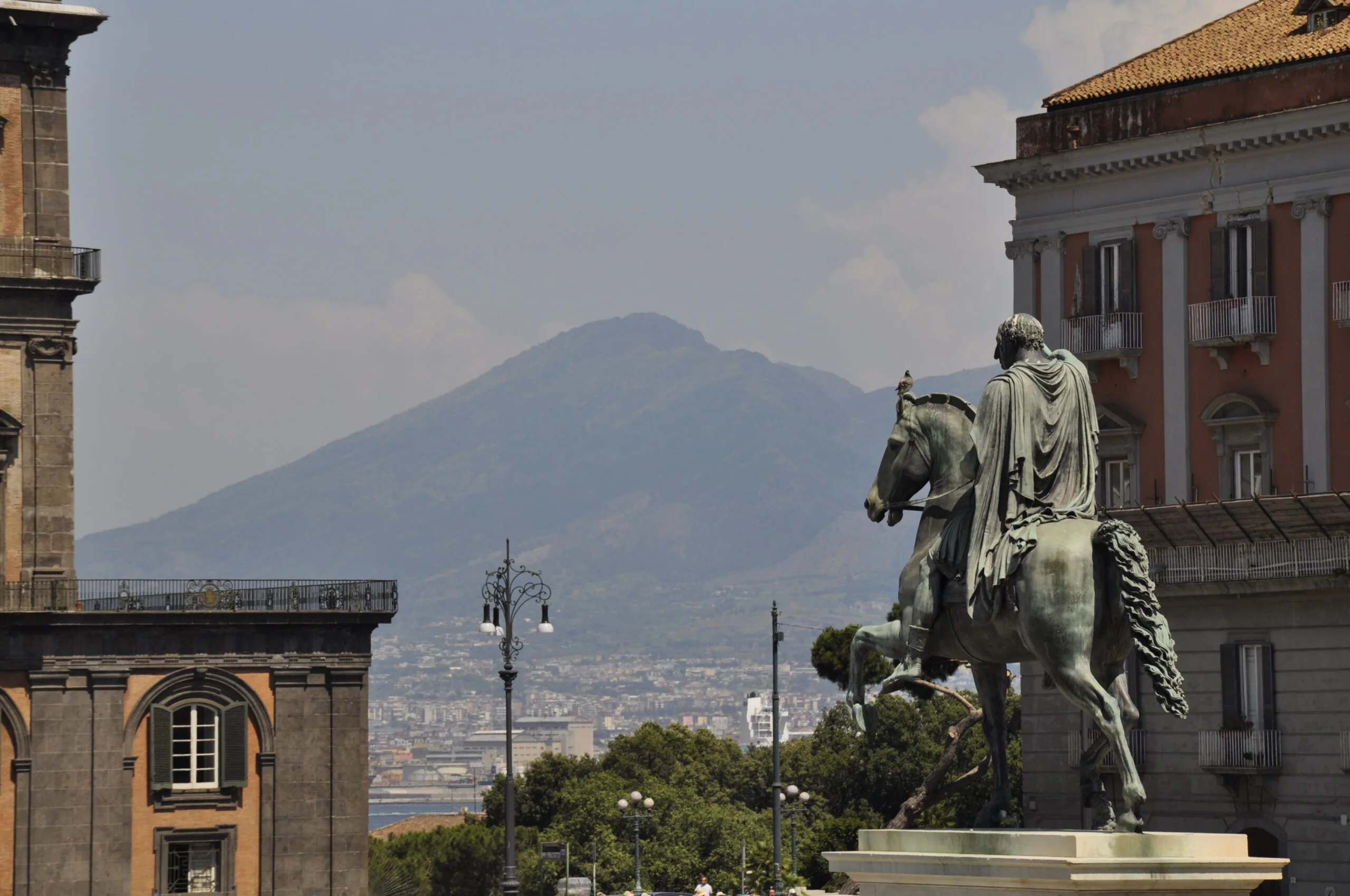 Piazza del Plebiscito a Napoli, sede della Race for the Cure