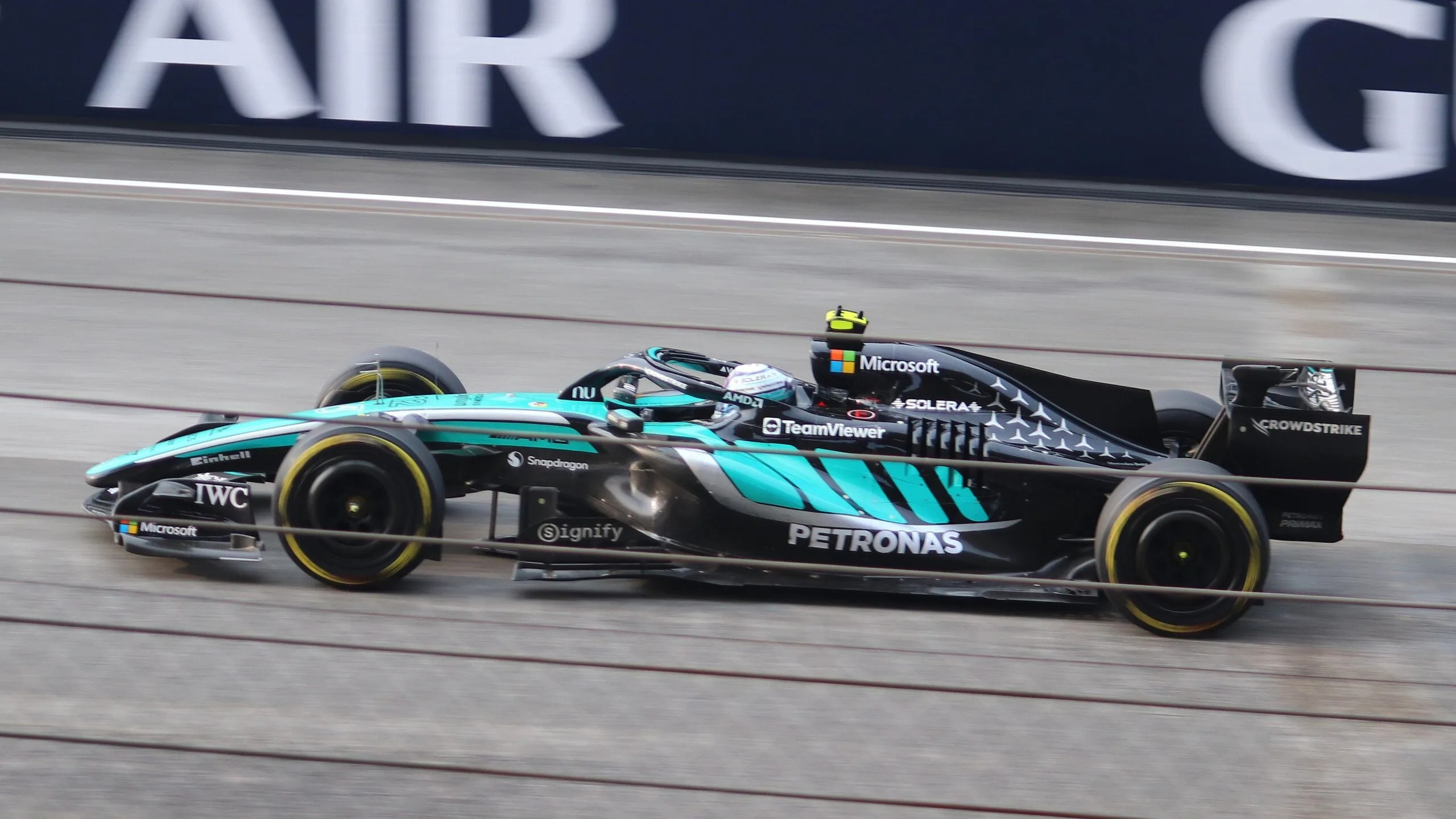 Kimi Antonelli al volante della Mercedes durante il Gran Premio del Bahrain 2026