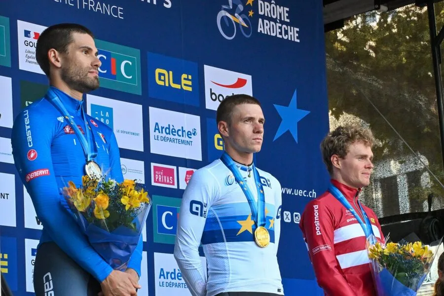 Filippo Ganna sul podio del Campionato europeo a cronometro 2025