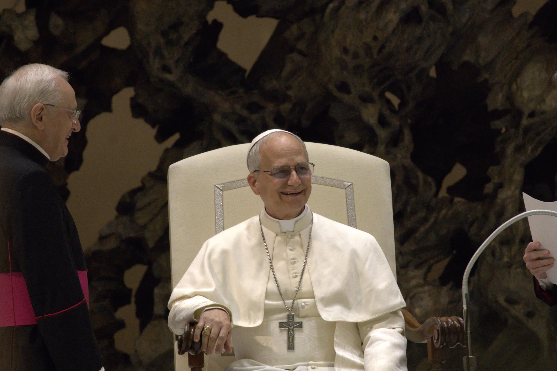 Papa Leone XIV durante un incontro con i giornalisti nel maggio 2025