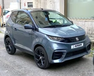 Microcar Aixam in strada