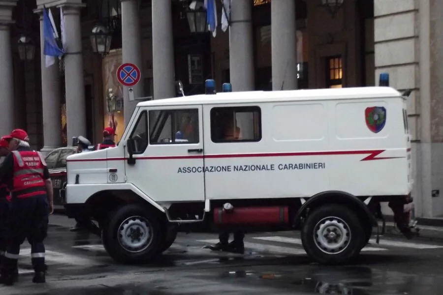 Mezzo dell'Associazione Nazionale Carabinieri a Torino