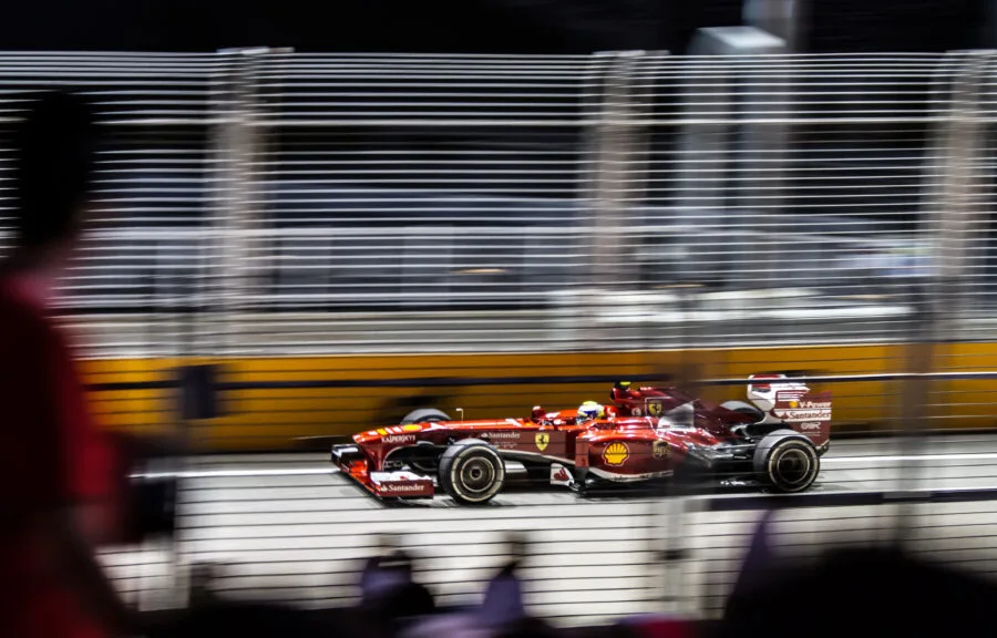 Ferrari di Formula 1 sul circuito cittadino di Singapore