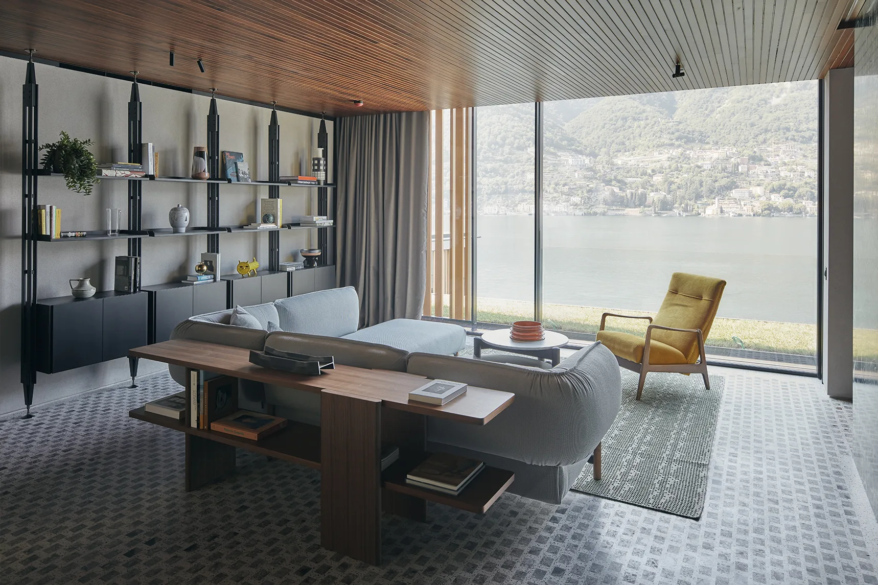 Interno del soggiorno dell’hotel Il Sereno sul lago di Como