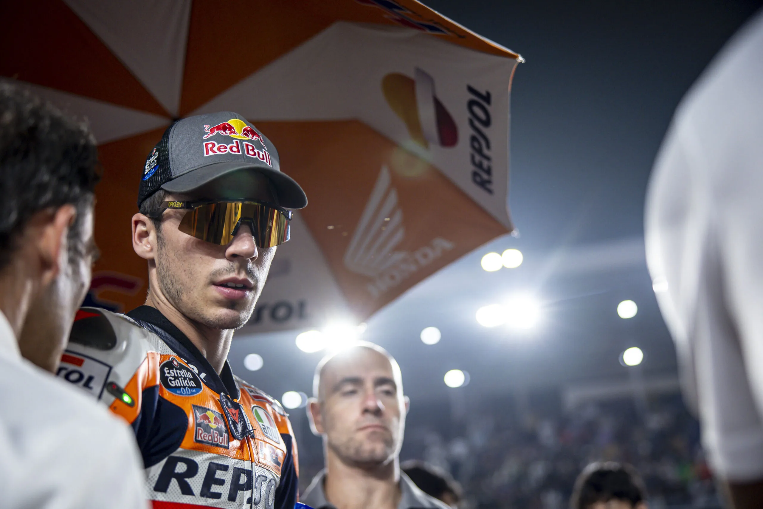 Joan Mir ai box nel GP del Qatar 2023, ritratto d’archivio