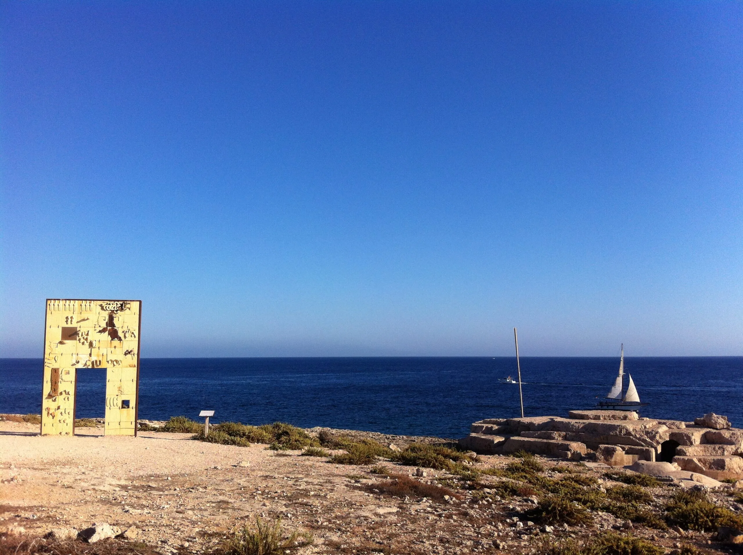 La Porta d'Europa a Lampedusa affacciata sul Mediterraneo