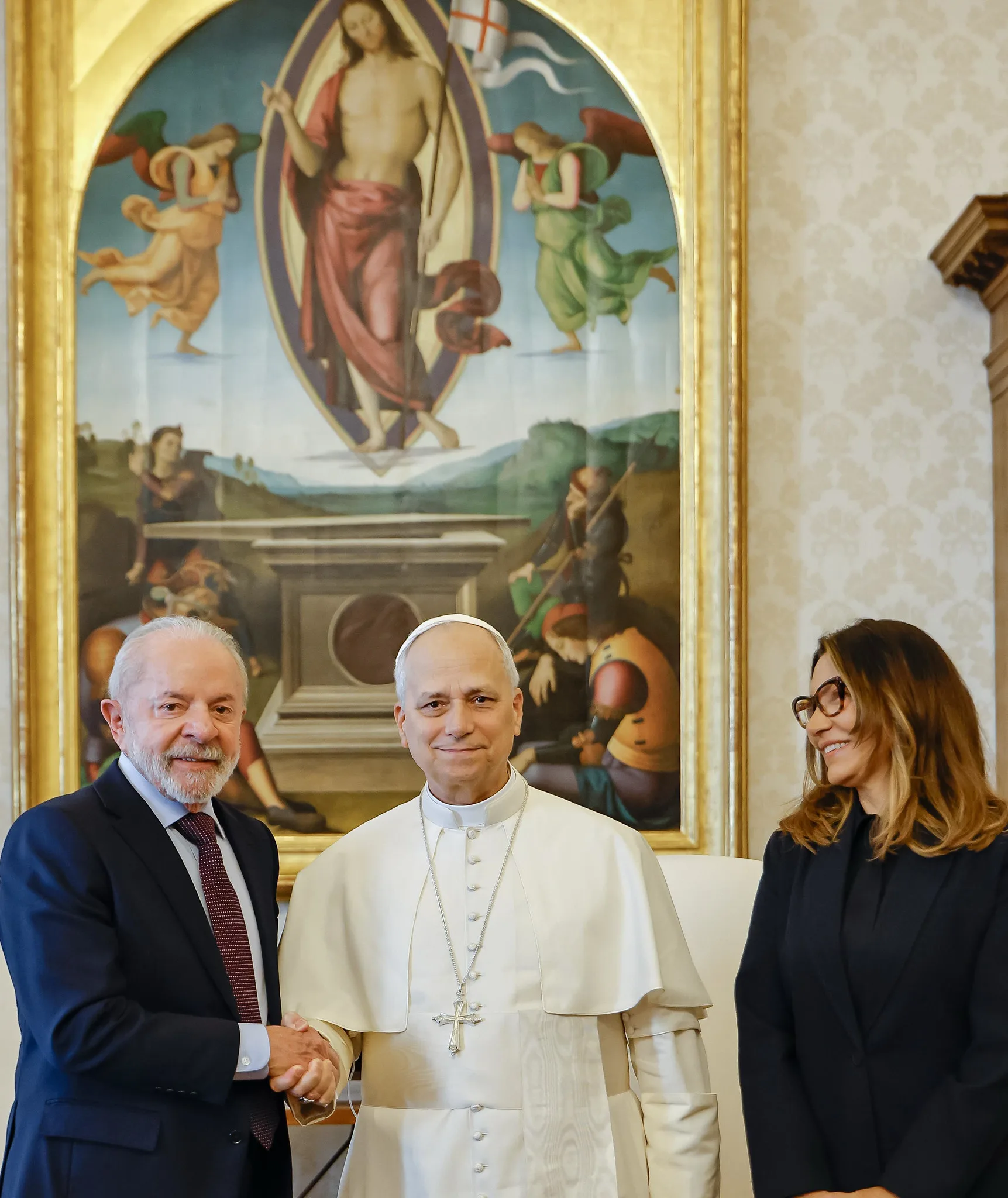 Papa Leone XIV al centro, con Lula e Janja durante un’udienza in Vaticano nel 2025
