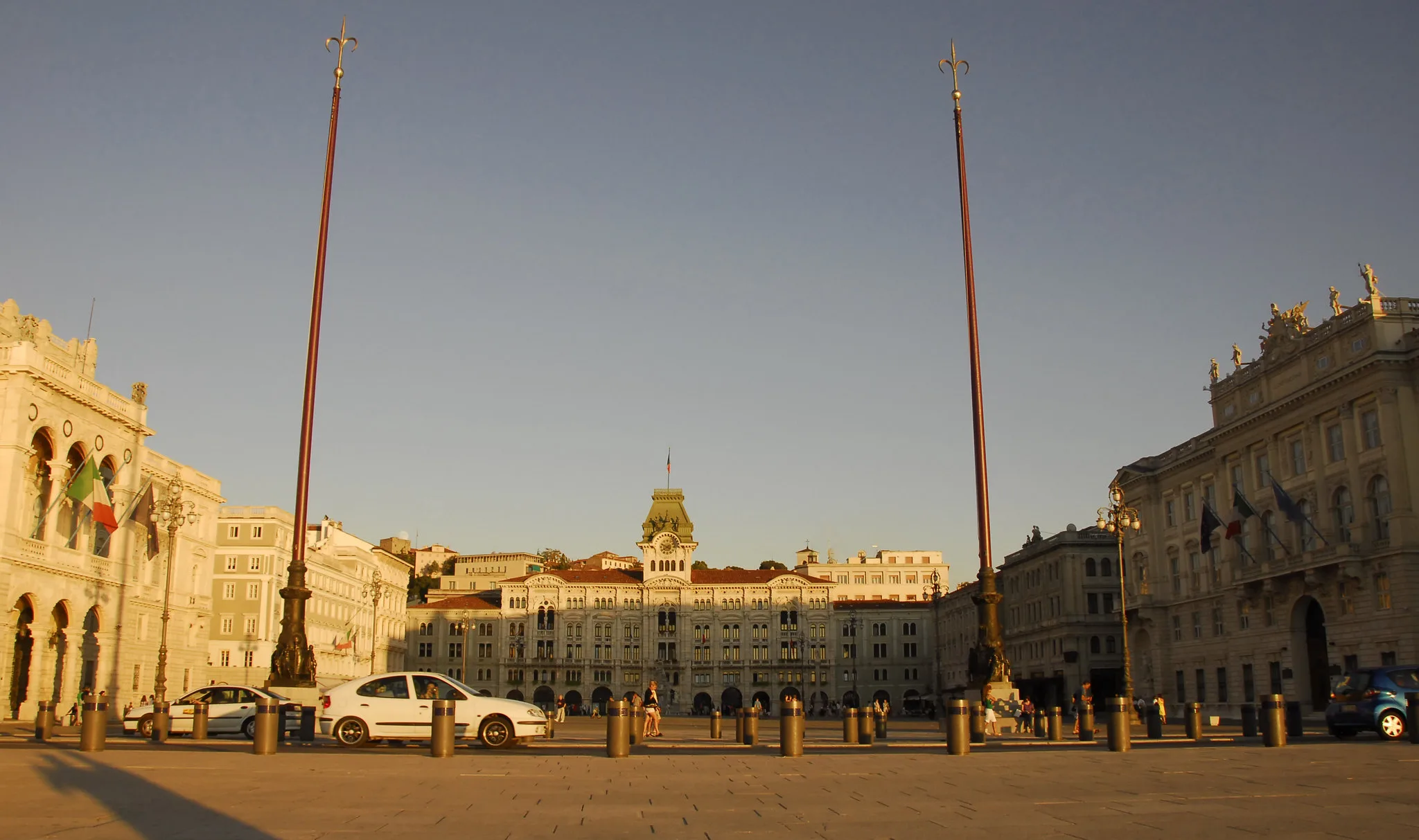 Piazza Unità d’Italia a Trieste con il Municipio al centro, fotografia d’archivio del 2011