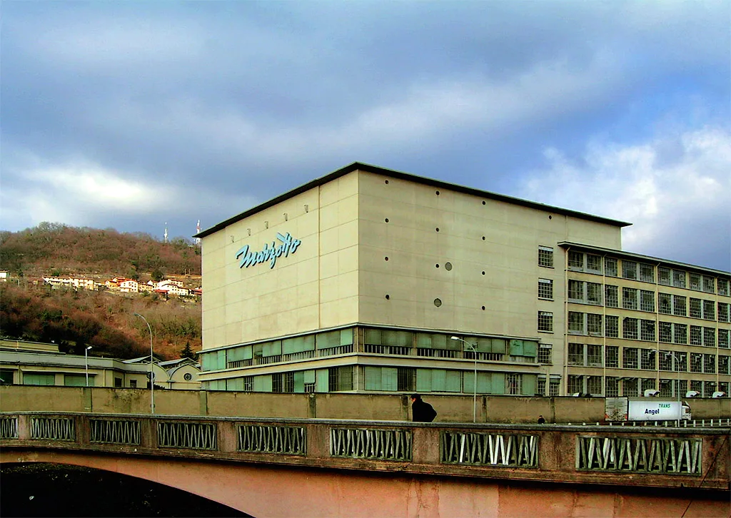Edificio dello stabilimento tessile Marzotto a Valdagno, fotografia d’archivio