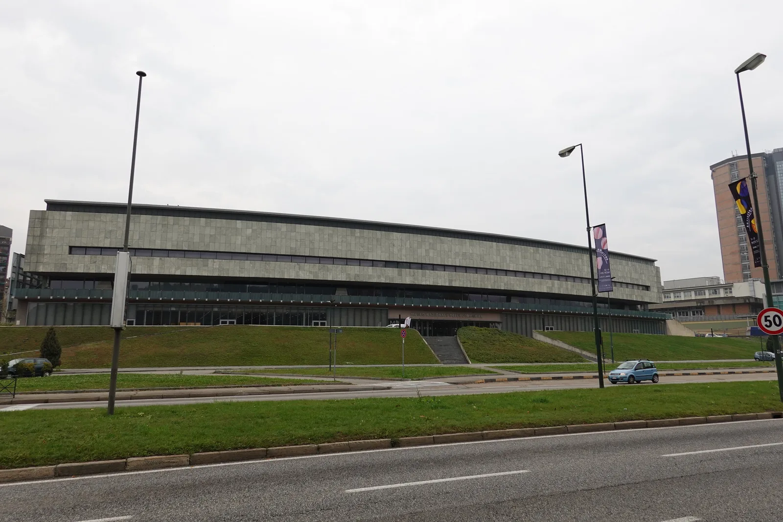 Facciata del Museo Nazionale dell’Automobile di Torino fotografata nel 2019