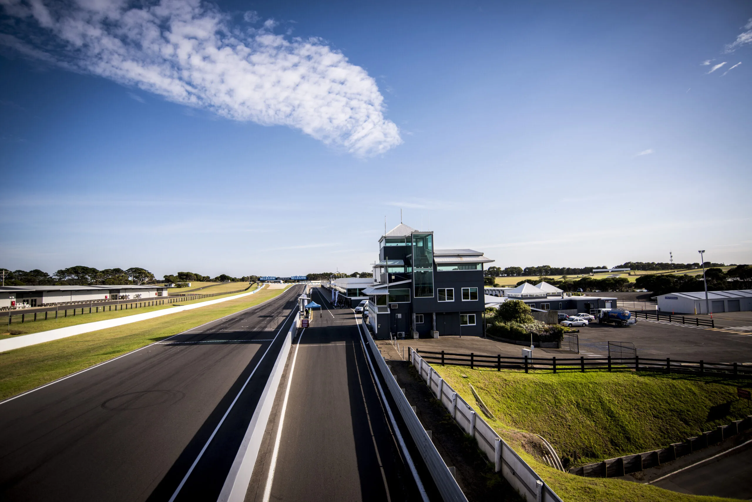 Rettilineo Gardner Straight e corsia box del circuito di Phillip Island, fotografia di archivio del 2015