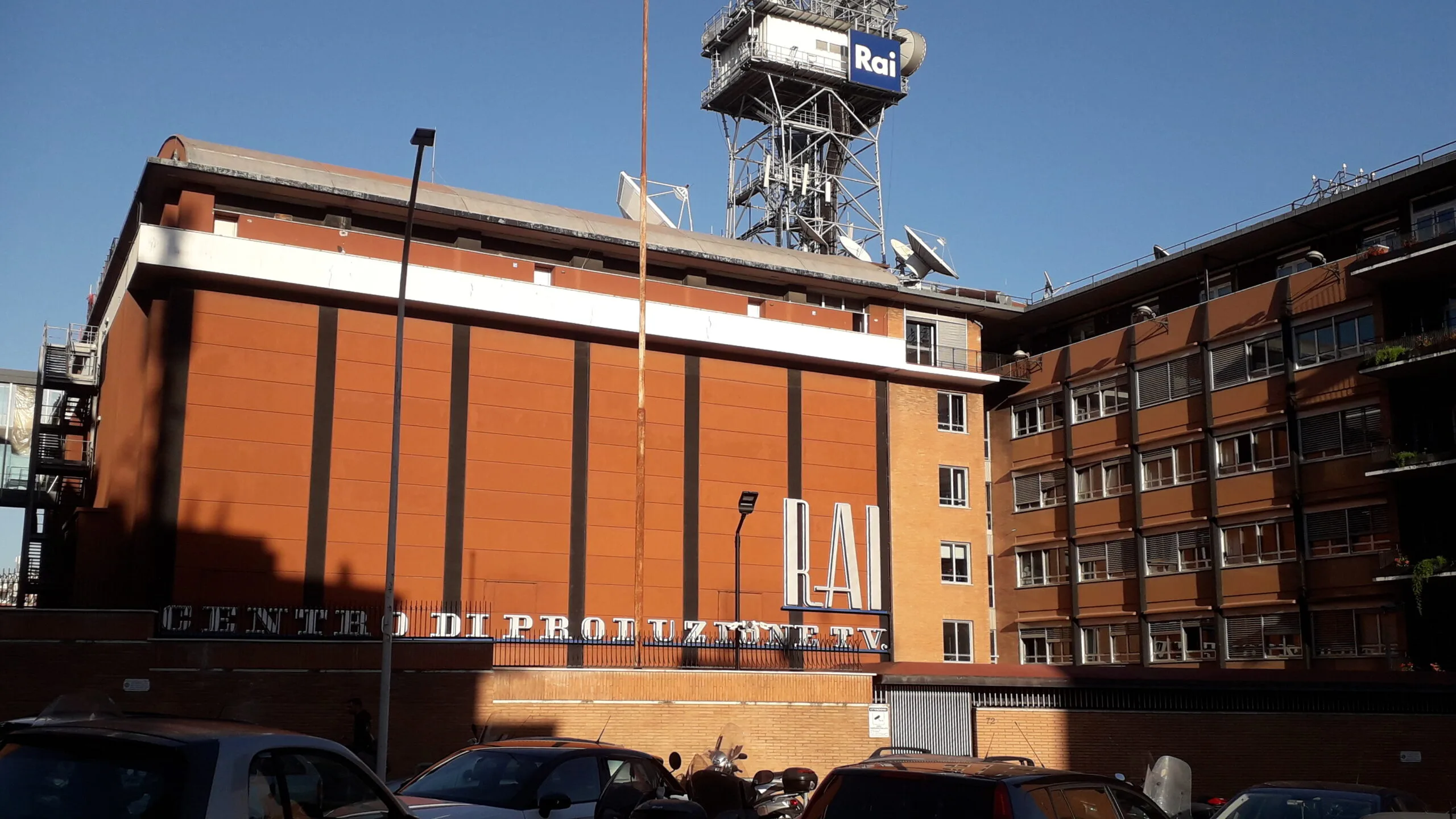 Gli studi televisivi Rai di via Teulada a Roma, contesto del nuovo prime time Rai2