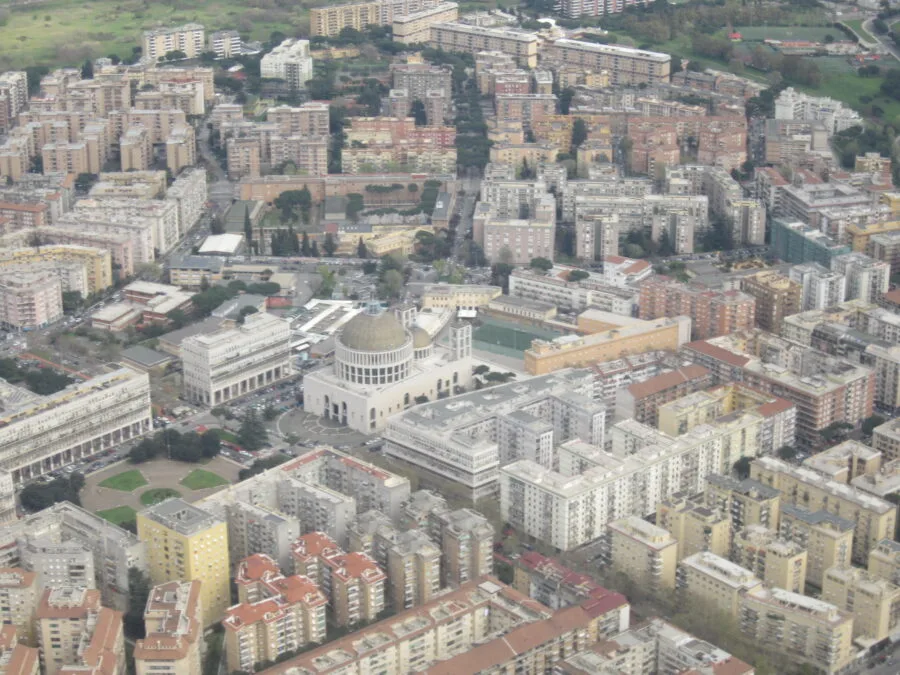 Veduta aerea del quartiere Don Bosco a Roma, una delle zone citate nella sequenza di esplosioni