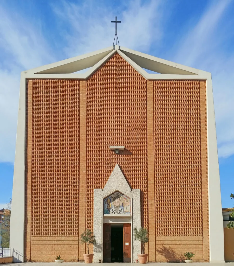Facciata della chiesa di San Basilio a Roma, nel quartiere dove è esploso un ordigno rudimentale