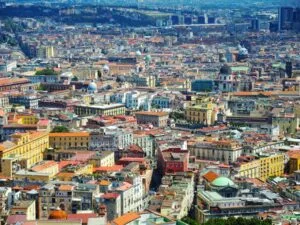 Napoli, tessuto urbano visto dall’alto — archivio