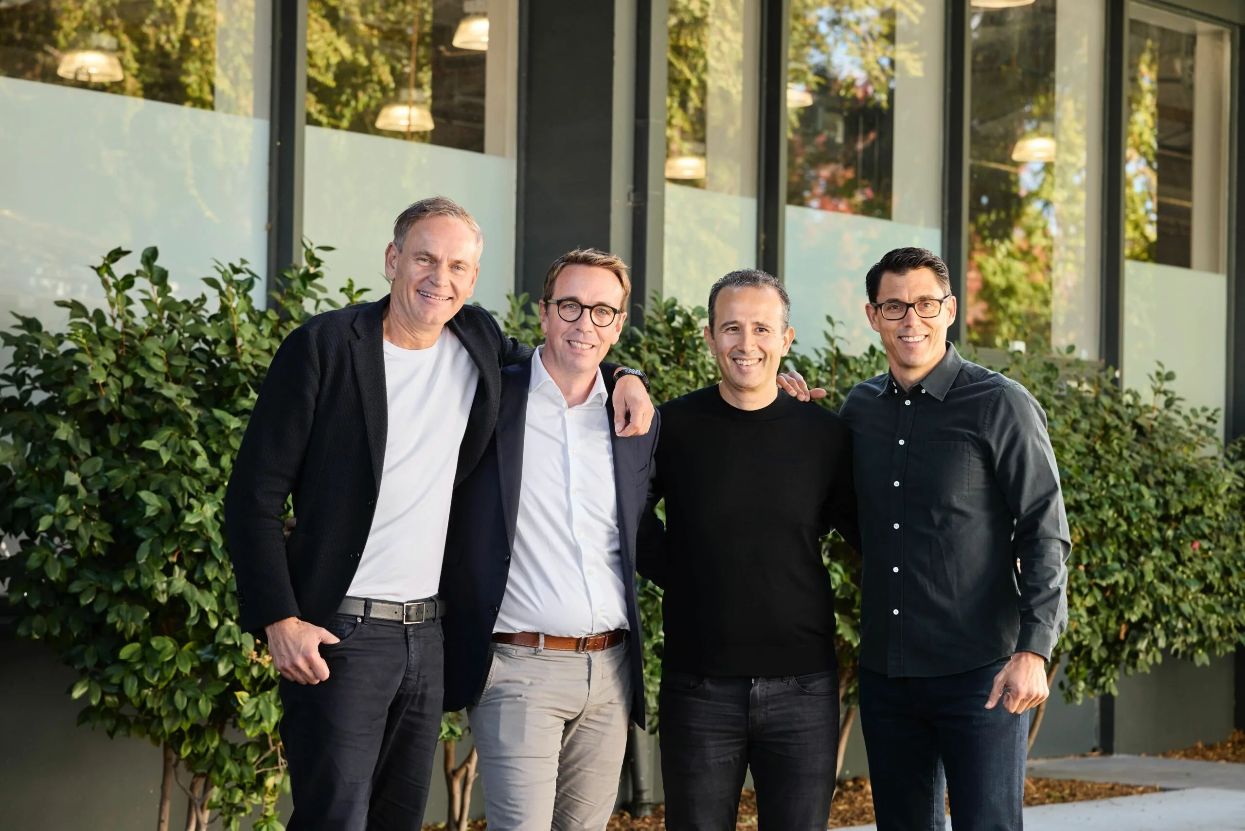 Oliver Blume, Carsten Helbing, Wassym Bensaid e RJ Scaringe nella foto ufficiale di novembre 2024