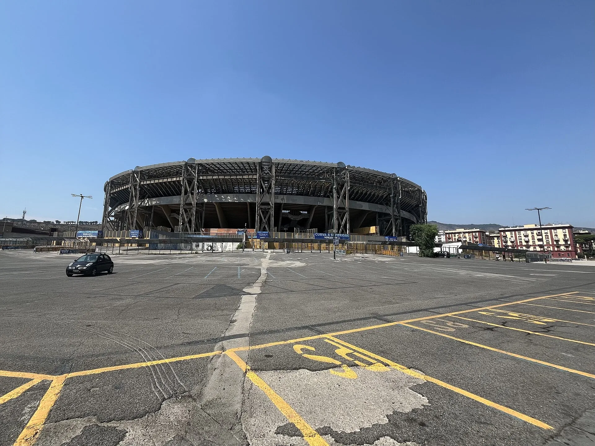 Lo stadio Diego Armando Maradona di Napoli visto dall’esterno