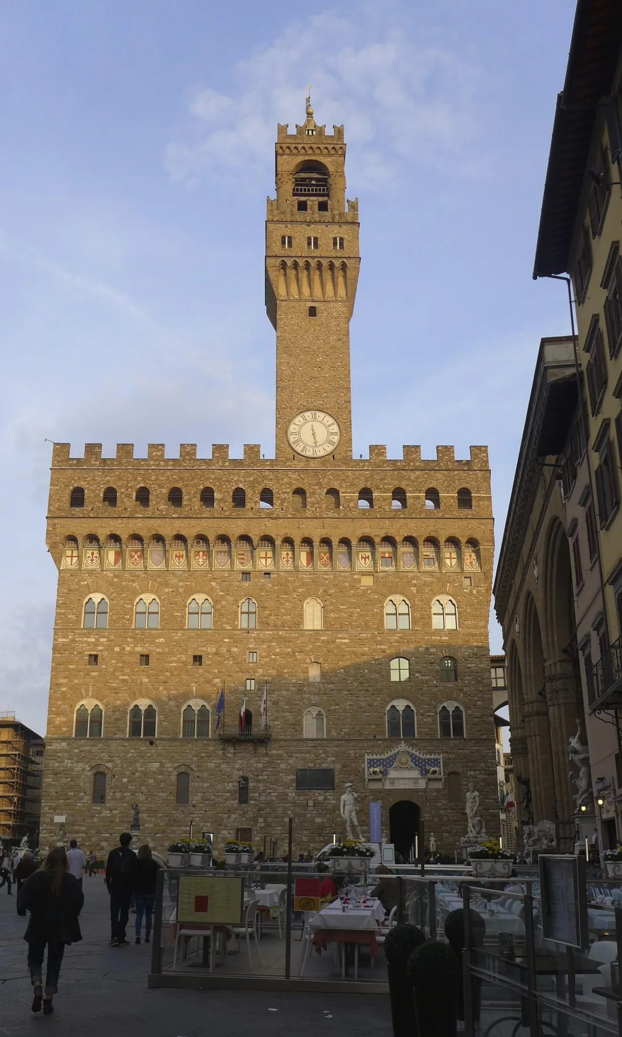 La facciata e la Torre di Arnolfo di Palazzo Vecchio a Firenze nel 2014