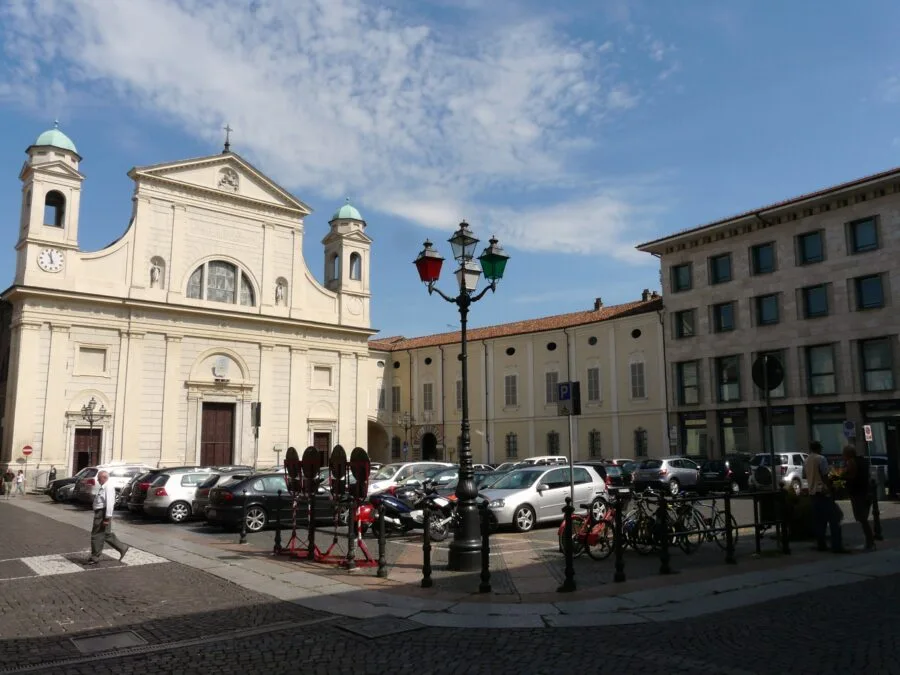 Piazza del Duomo a Tortona, veduta d’archivio del centro cittadino