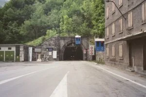 Portale storico del Tunnel del Colle di Tenda, versante italiano