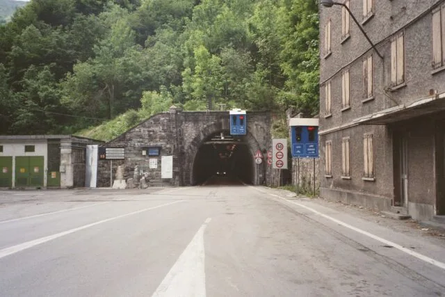 Portale storico del Tunnel del Colle di Tenda, versante italiano