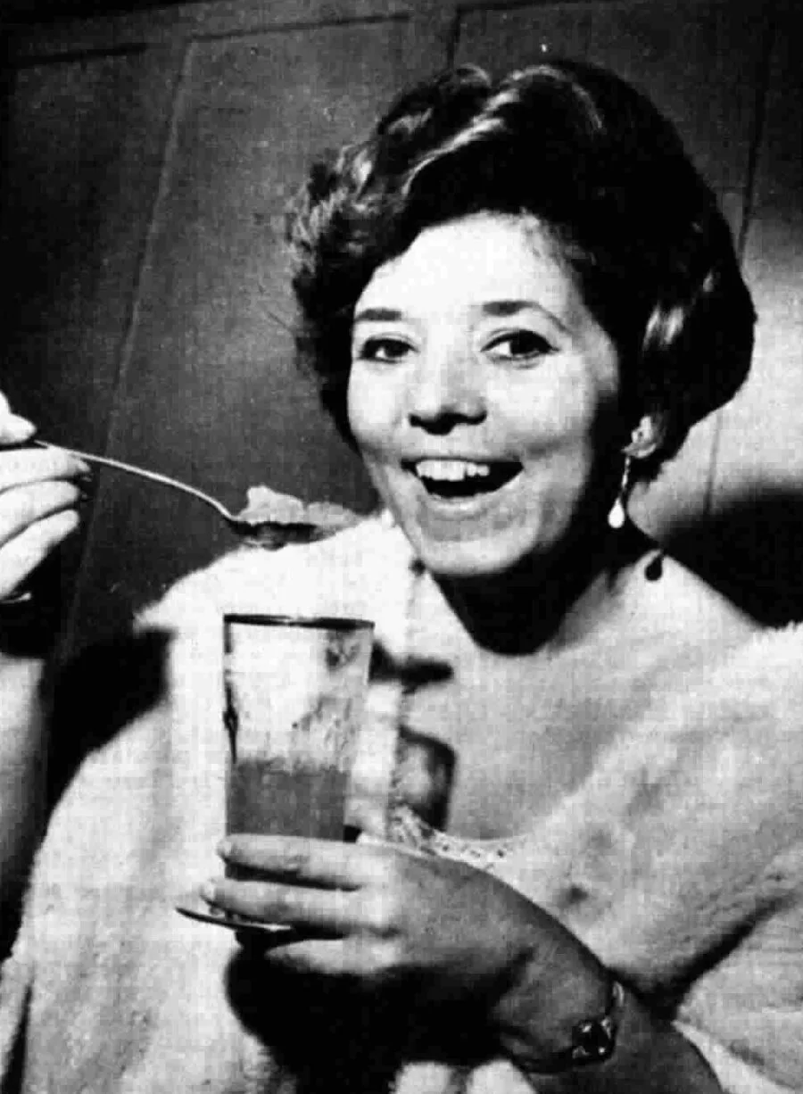 Wilma De Angelis in un ritratto pubblicato da Radiocorriere nel 1965